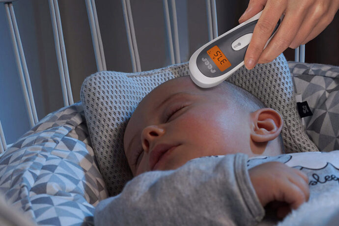 fieberthermometer fürs baby, fieber messen beim schlafenden baby
