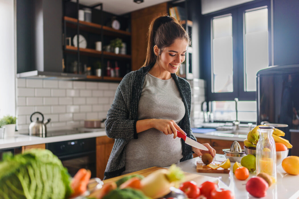 Gesunde Ernährung in der Schwangerschaft, Schwangerschaft essen, verbotene Lebensmittel Schwangerschaft Tabelle, Ernährungplan Schwangere