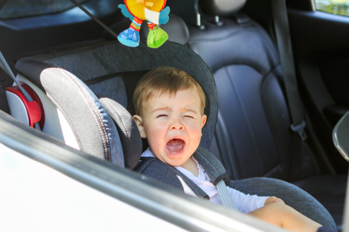 Baby schreit im Auto