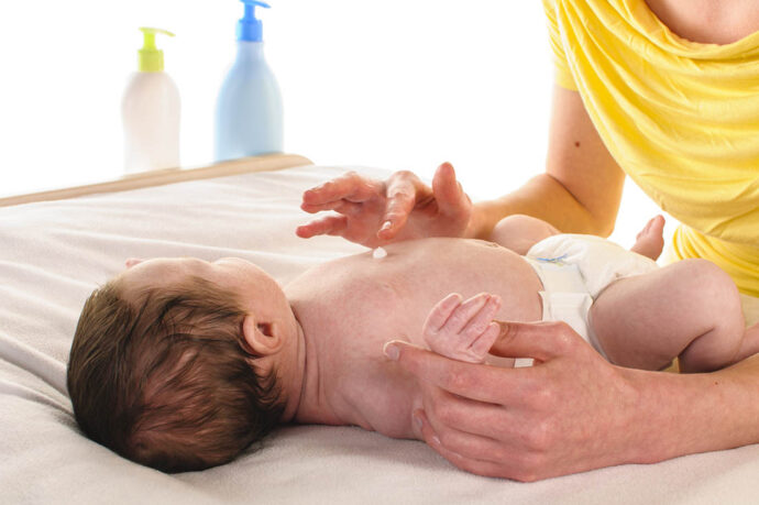 Babymassage Hände Arme