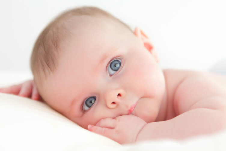 Augenfarbe beim Baby: Wann steht sie fest?