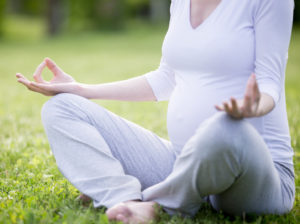 schwangerschafts-yoga gegen schlafprobleme in der schwangerschaft