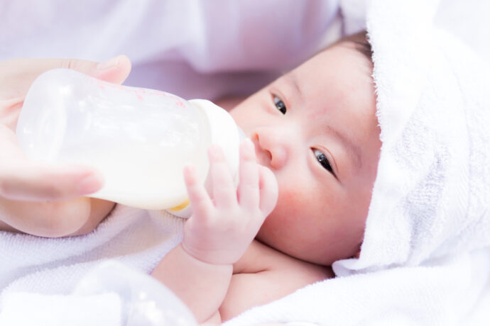 zufüttern im krankenhaus wann notwendig, fläschchen nach geburt, pre-milch neugeborenes, saugverwirrung, zufüttern ja oder nein