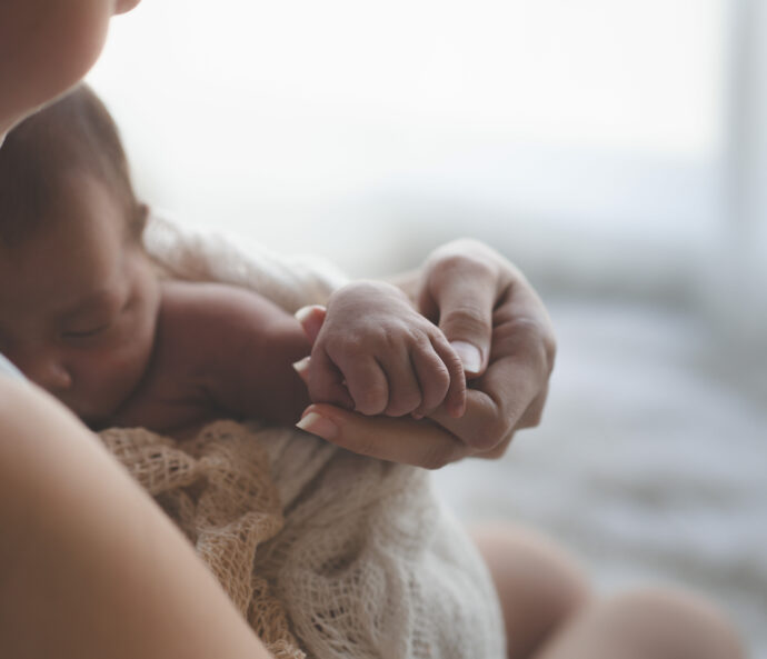 Bonding nach Kaiserschnitt, Bondingbad, Bindung zwischen Mutter und Baby