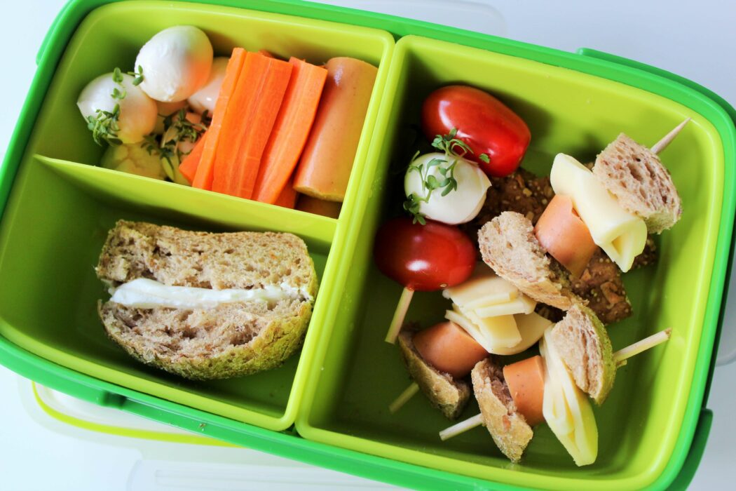 ideen brotzeitbox, gesundes frühstück kindergarten kita brotzeit, inspirationen brotdose frühstücksbox, gesunde ernährung kleinkind rezept