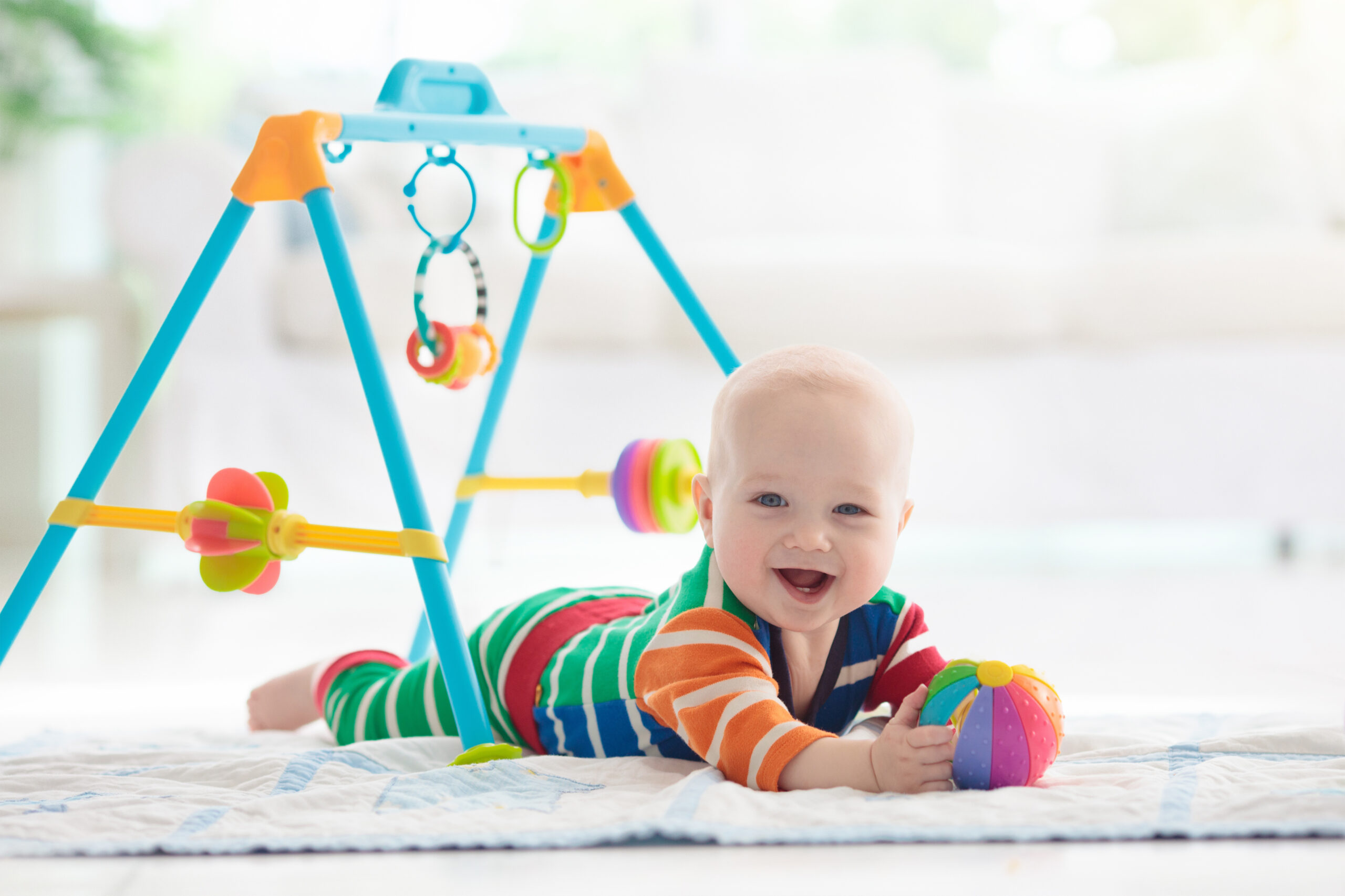 Spielzeug Ab 6 Monate Unser Ratgeber Fur Sinnvolles Babyspielzeug