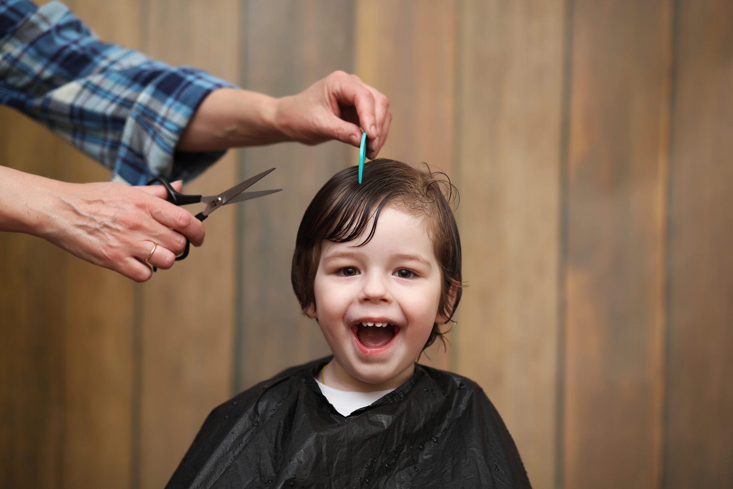 Babys 1 Haarschnitt Tipps Fur Den Ersten Friseurbesuch