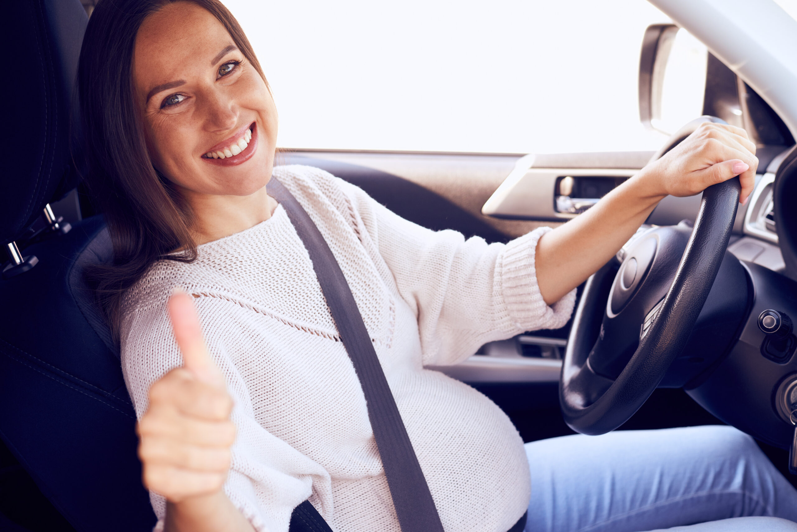 Schwanger Autofahren: sicher unterwegs in der Schwangerschaft