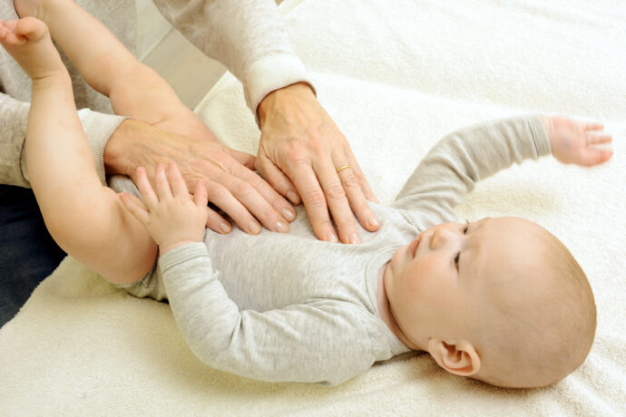 Osteopathie Baby Blockade, Krankenkasse, Schreibaby, Kaiserschnitt, Sterngucker, Saugglocke,Heilpraktiker behandelt Baby mit Osteopathie